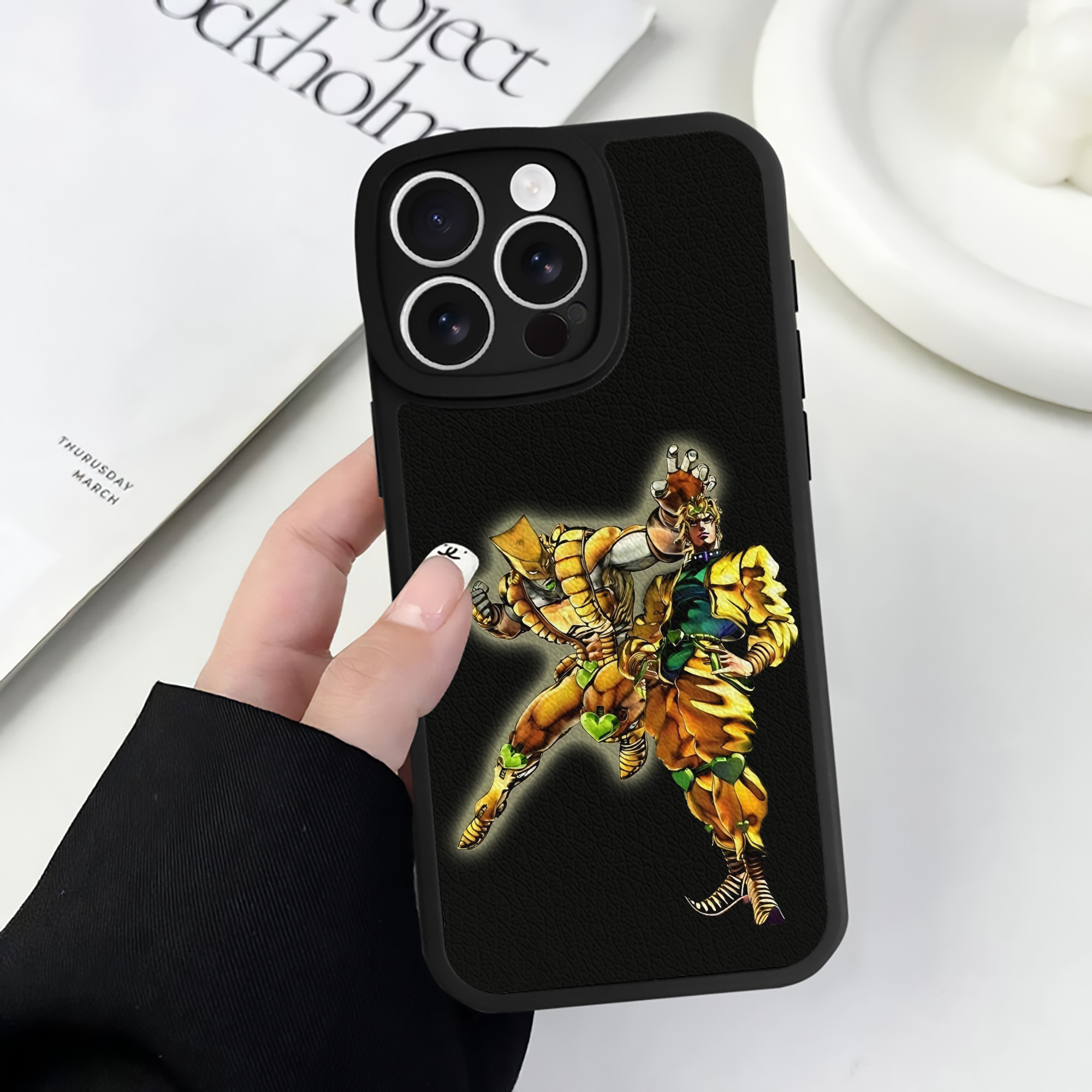（画像用） ジョジョの奇妙な冒険 ディオ?ブランドー JoJo's Bizarre Adventure Dio Brando 【iPhone 16シリーズ対応】シリコンスマホケース（レザー調） 材質：シリコン